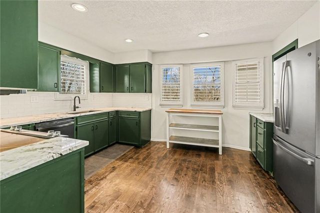 6706 NW Lawson Lane, Parkville, MO 64152