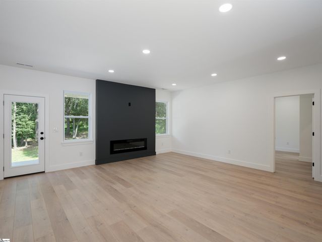 248 Queensbury Way, Spartanburg, SC 29302