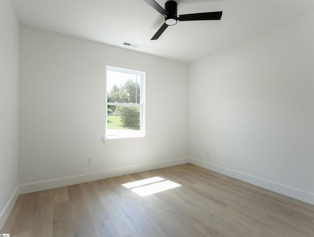 248 Queensbury Way, Spartanburg, SC 29302