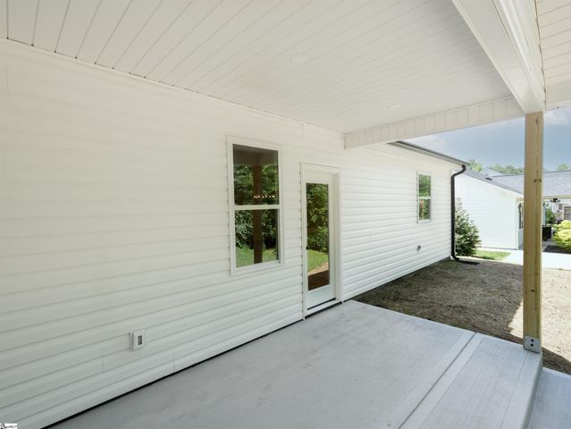 248 Queensbury Way, Spartanburg, SC 29302