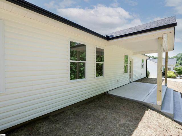 248 Queensbury Way, Spartanburg, SC 29302