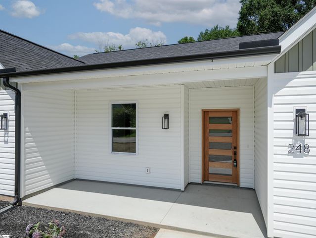 248 Queensbury Way, Spartanburg, SC 29302