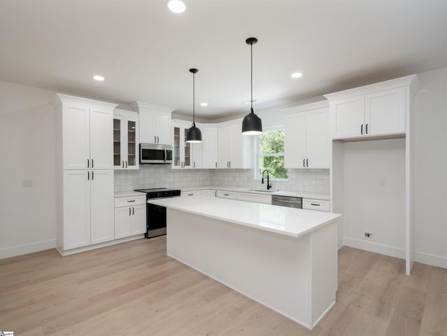 248 Queensbury Way, Spartanburg, SC 29302