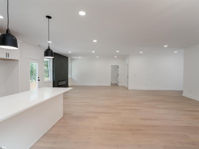 248 Queensbury Way, Spartanburg, SC 29302