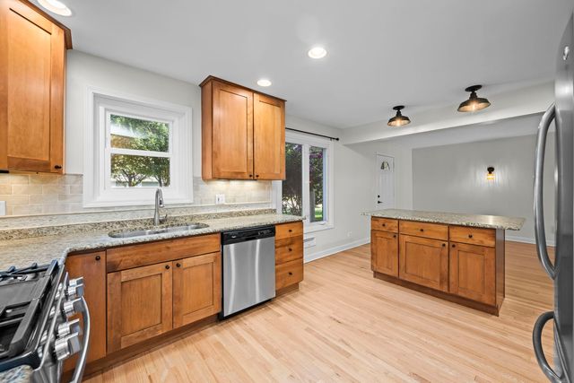 630 S Dryden Place, Arlington Heights, IL 60005