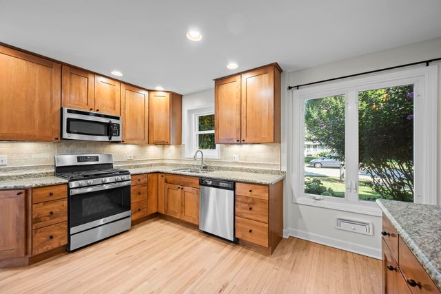 630 S Dryden Place, Arlington Heights, IL 60005