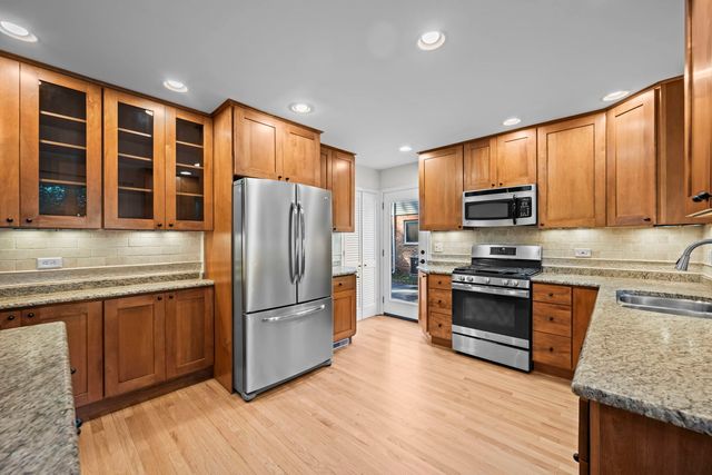 630 S Dryden Place, Arlington Heights, IL 60005