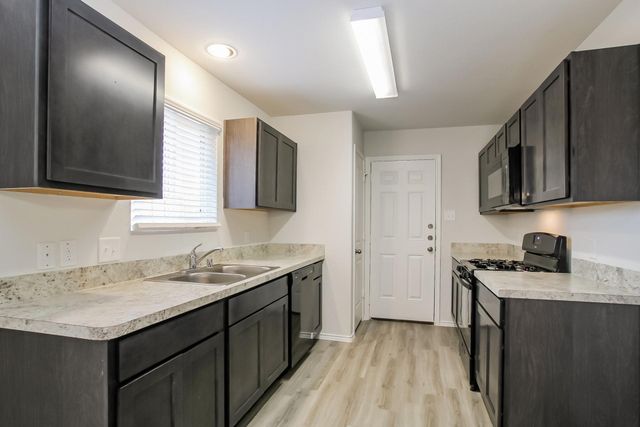 8723 Lar-Ree Oaks Circle, Houston, TX 77028