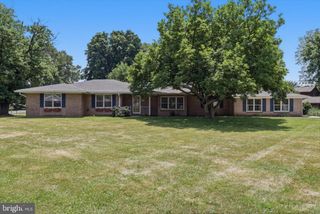 19103 WOODHILL DR, Hagerstown, MD 21742