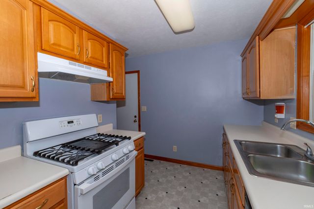 2611 Wynnewood Ct Court, Goshen, IN 46526