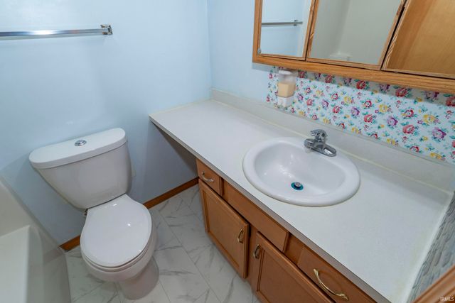 2611 Wynnewood Ct Court, Goshen, IN 46526