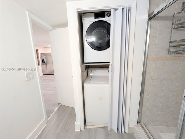 310 Lakeview Drive 105, Weston, FL 33326