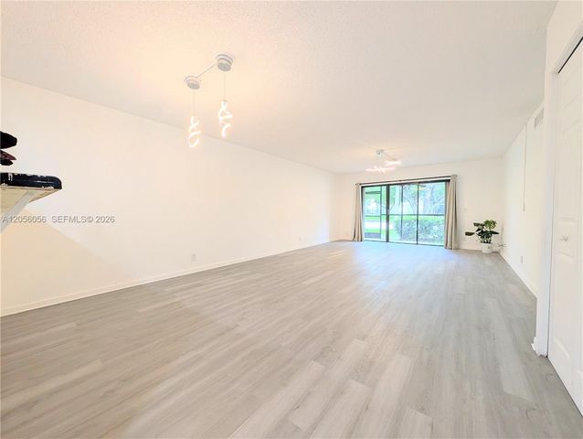 310 Lakeview Drive 105, Weston, FL 33326