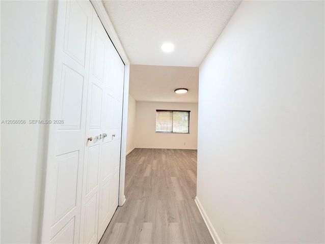 310 Lakeview Drive 105, Weston, FL 33326