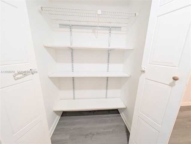 310 Lakeview Drive 105, Weston, FL 33326