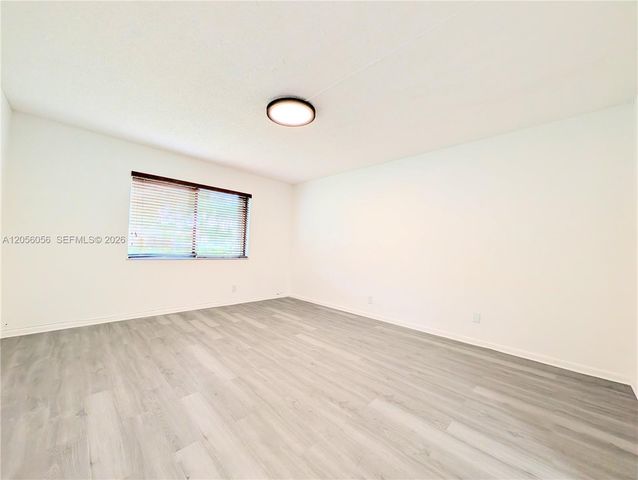 310 Lakeview Drive 105, Weston, FL 33326