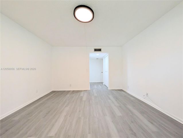 310 Lakeview Drive 105, Weston, FL 33326