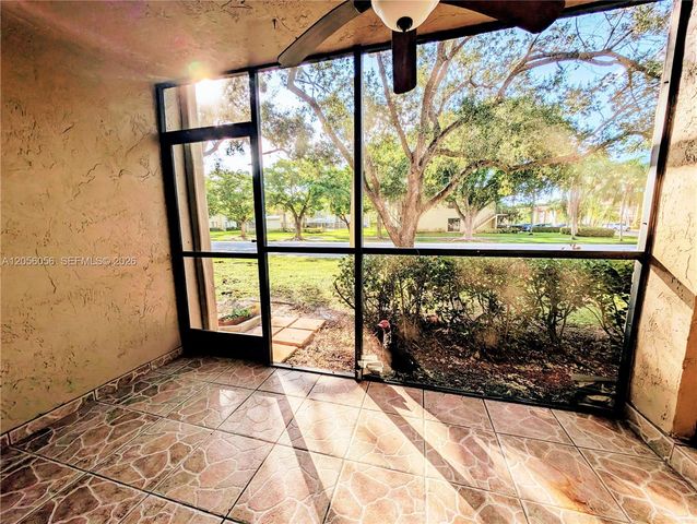 310 Lakeview Drive 105, Weston, FL 33326