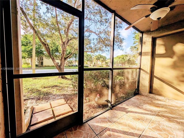 310 Lakeview Drive 105, Weston, FL 33326