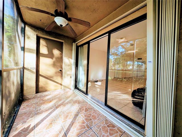 310 Lakeview Drive 105, Weston, FL 33326