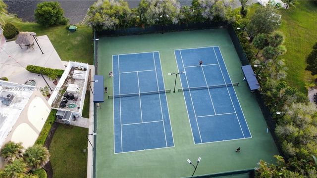 310 Lakeview Drive 105, Weston, FL 33326