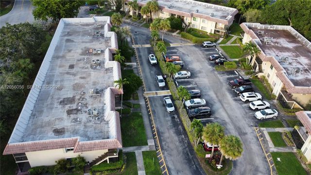 310 Lakeview Drive 105, Weston, FL 33326