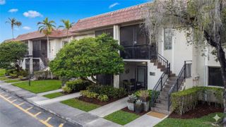 310 Lakeview Drive 105, Weston, FL 33326