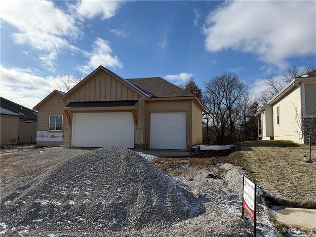 2304 NW Rymeg Drive, Grain Valley, MO 64029