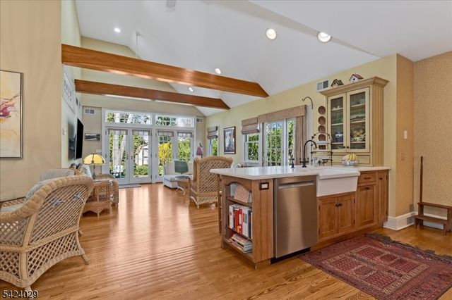 955 Summit Ave, Westfield Town, NJ 07090