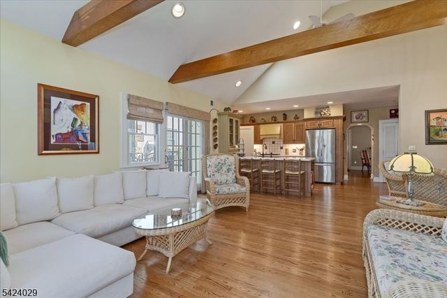 955 Summit Ave, Westfield Town, NJ 07090