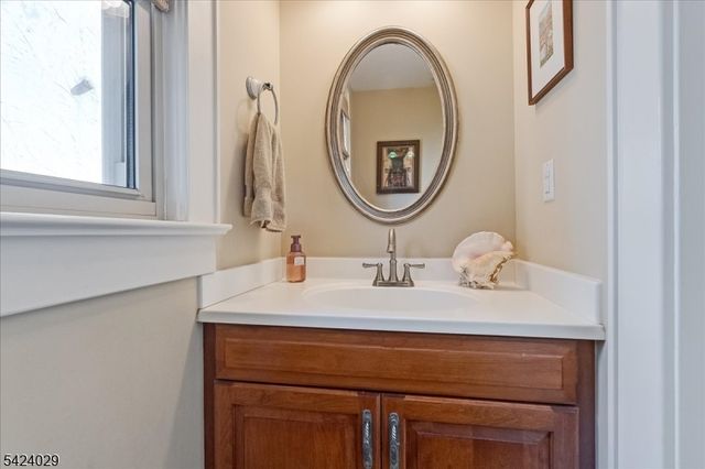 955 Summit Ave, Westfield Town, NJ 07090
