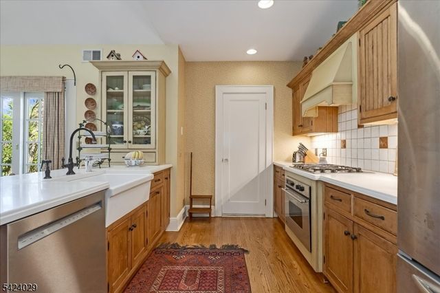 955 Summit Ave, Westfield Town, NJ 07090