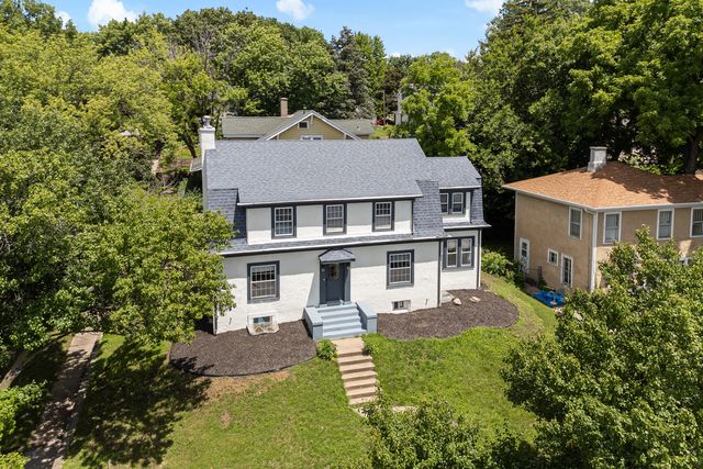 1200 E 9th Street, Davenport, IA 52803
