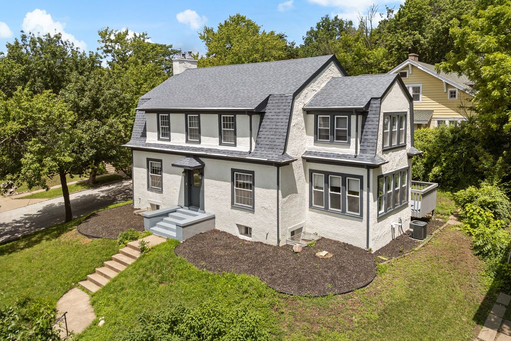 1200 E 9th Street, Davenport, IA 52803