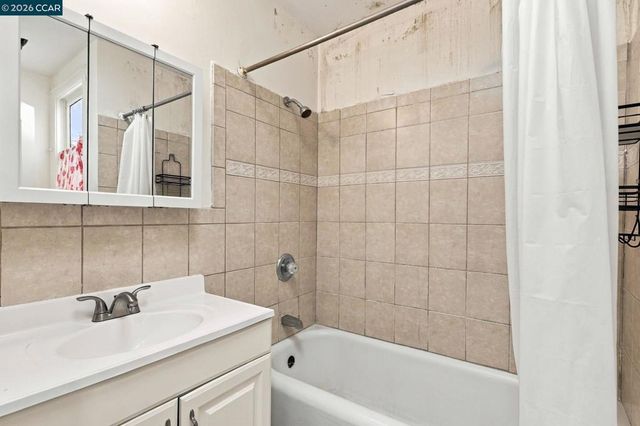 3223 San Jose Ave, Daly City, CA 94014