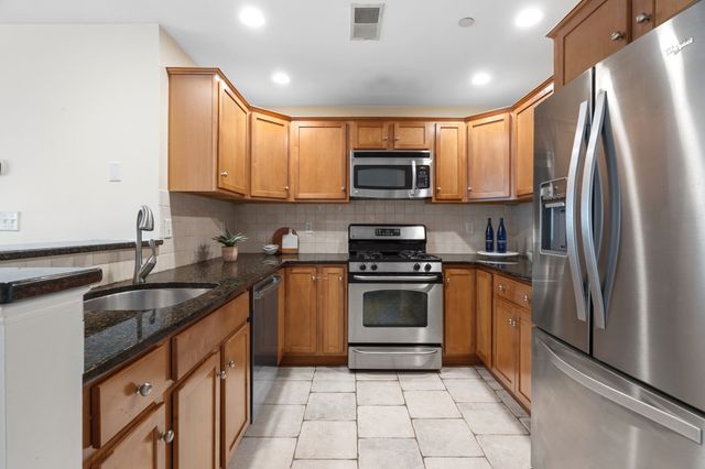 120 Wyllis Ave 310, Everett, MA 02149