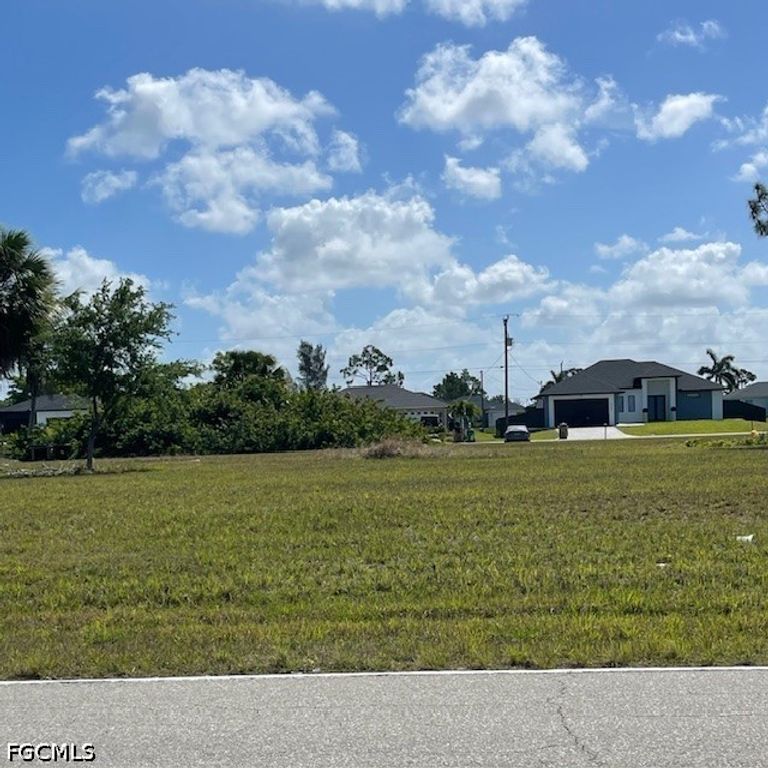 3113 - 3115 Santa Barbara BLVD N, Cape Coral, FL 33993