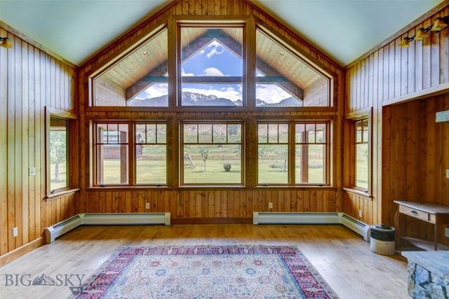 1986 E River Road, Livingston, MT 59047