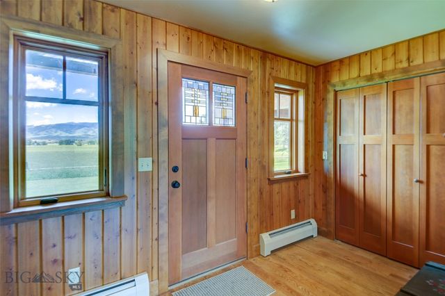 1986 E River Road, Livingston, MT 59047