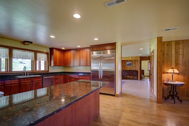 1986 E River Road, Livingston, MT 59047