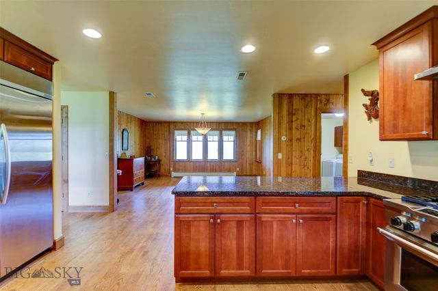 1986 E River Road, Livingston, MT 59047