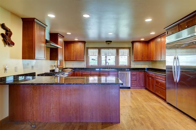 1986 E River Road, Livingston, MT 59047