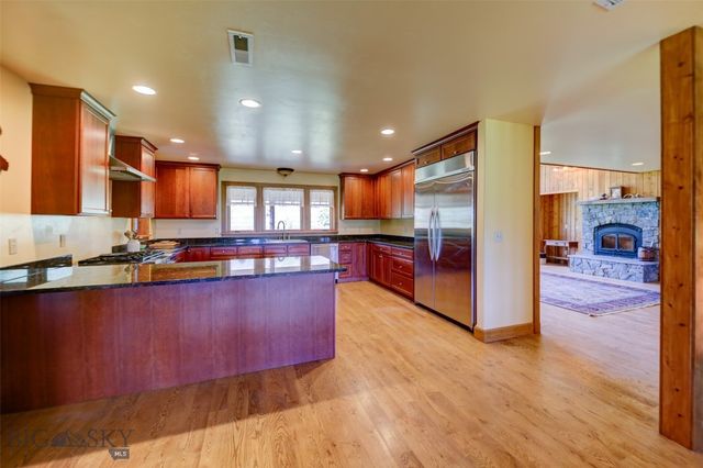 1986 E River Road, Livingston, MT 59047