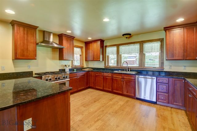 1986 E River Road, Livingston, MT 59047