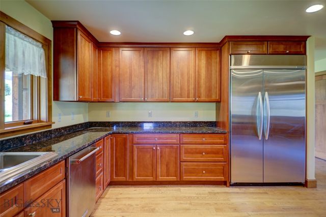 1986 E River Road, Livingston, MT 59047