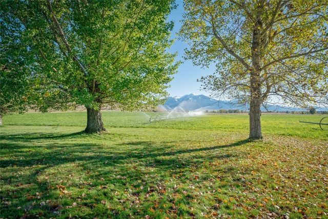 1986 E River Road, Livingston, MT 59047