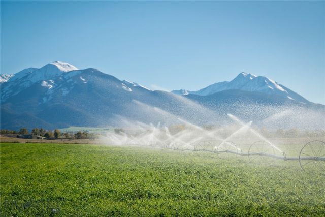 1986 E River Road, Livingston, MT 59047