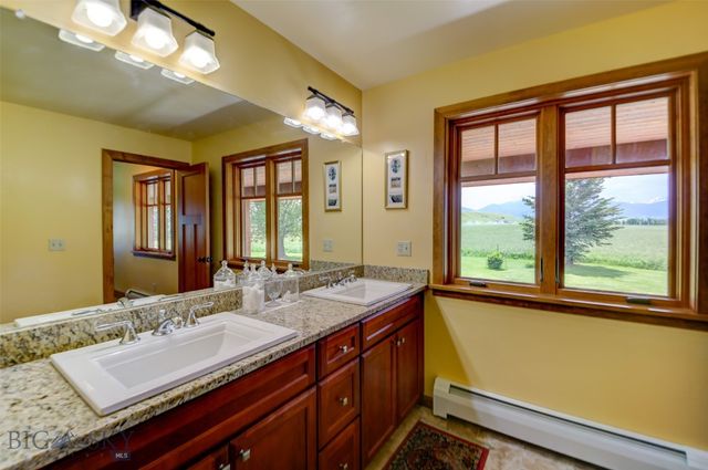 1986 E River Road, Livingston, MT 59047