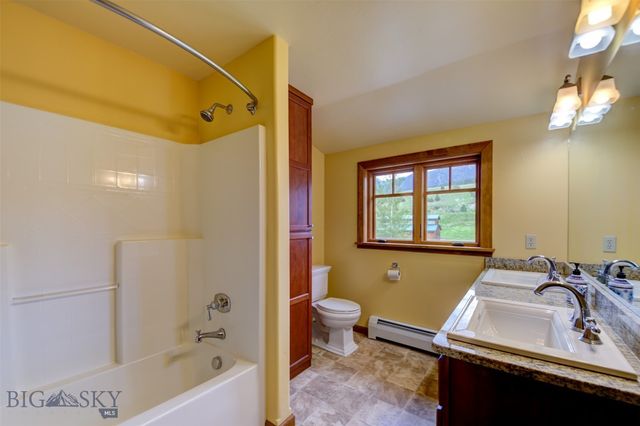 1986 E River Road, Livingston, MT 59047