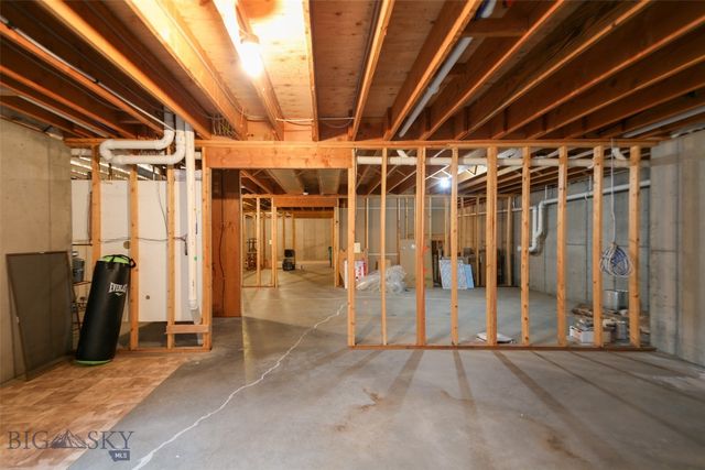 1986 E River Road, Livingston, MT 59047